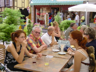 beim Mittagessen