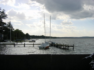 hier legt der Auflugsdampfer ab